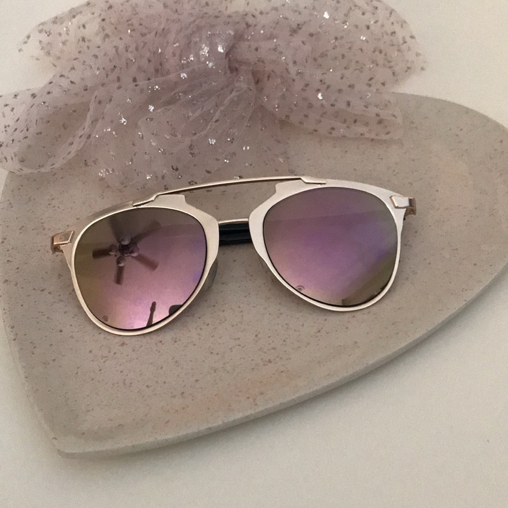 Chic Gold Aviator Sunglasses